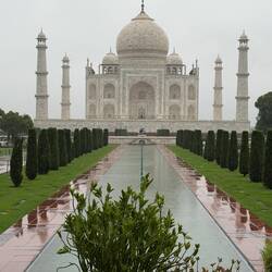 Die Gartenanlage symbolisiert das Paradies nach islamischer Tradition.