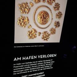 ... z.B. zur Fertigung solchen Schmucks (Schatz von Hiddensee), die Formen waren verbreitet bis Kiew