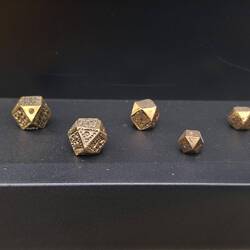 Gewichte zum Aufwiegen von Münzen, Silber, Gold