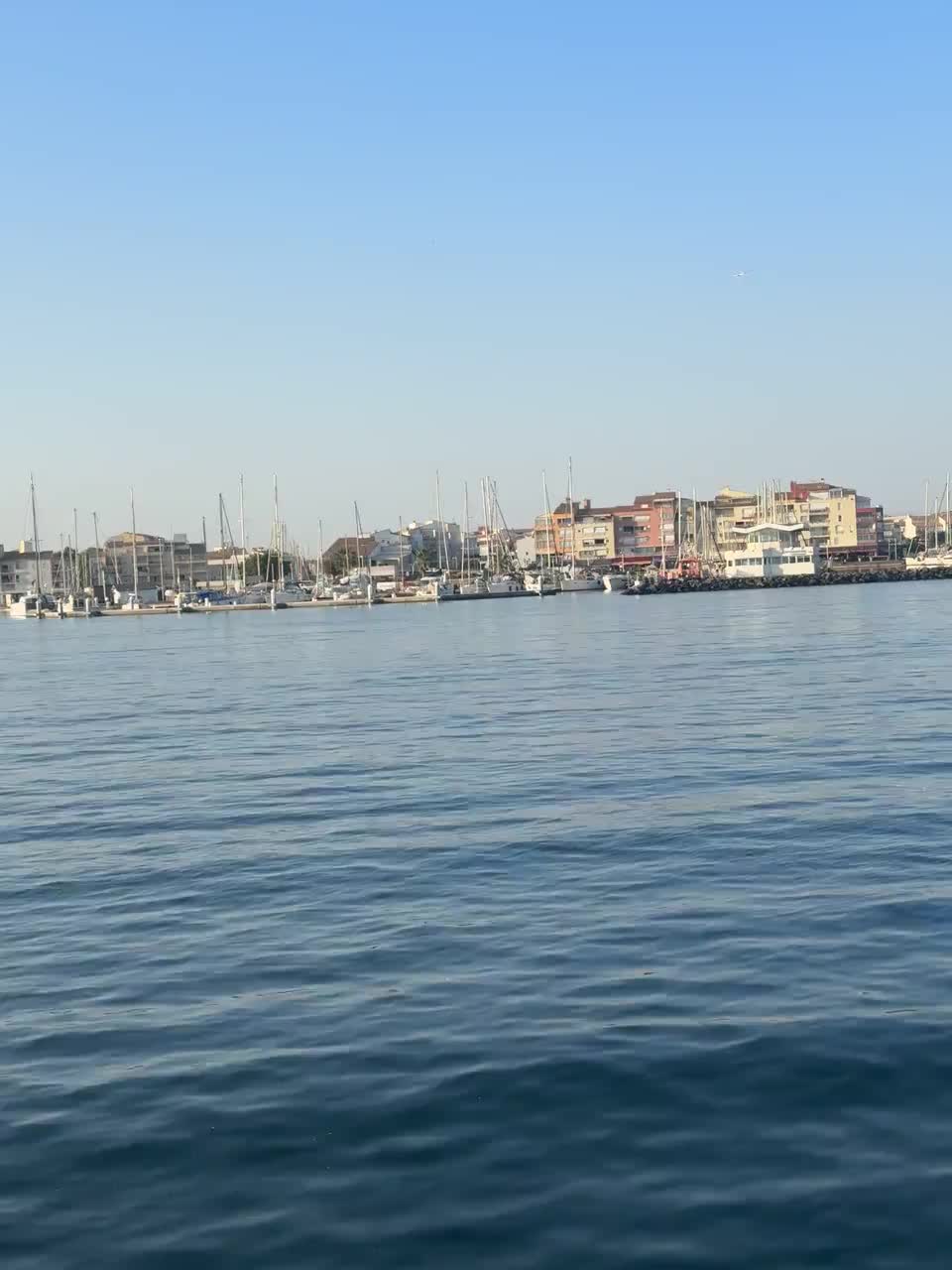 Einfahrt in den Hafen