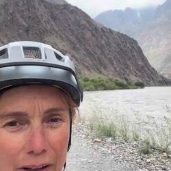 Nous choisissons la voie de la Bartang après échange avec d'autres cyclistes