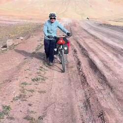 Un dernier effort face au vent juste après le tampon de sortie du Tadjikistan