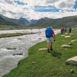 Dem Turgen entlang wandern wir ...
