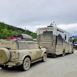 Und so sehen die Autos aus, wenn sie in Dawson ankommen 😉
