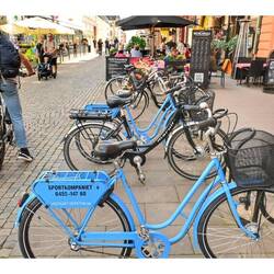 Die Stadt wird belebter.....