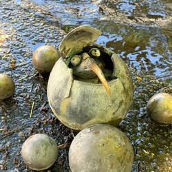In Neustadt gibt es viele Springbrunnen mit merkwürdigen Gestalten