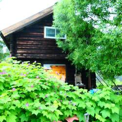 This C 1860s grain storage shed has been converted with four bed spaces upstairs