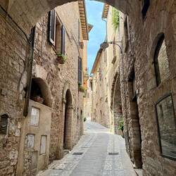 Spello is so picturesque! Lots of twisty little streets and alleys like this.