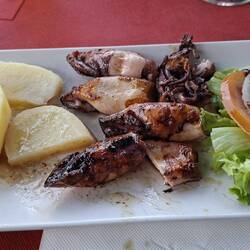Chipirones- grilled octopus 😋