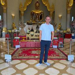 Erst dadurch wurde der Goldene Buddha wiederentdeckt.