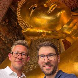 ✨ Die Statue ist komplett mit Blattgold überzogen.