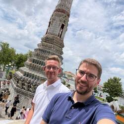 Wat Arun liegt direkt am Chao Phraya.