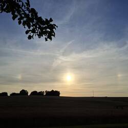 Abendsonne mit zwei Nebensonnen "Parhelia"