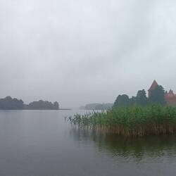 Inselburg Trakai in Litauen, die malerisch im Galvė-See liegt...