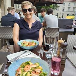 My roommate Ursi from Switzerland and I had a lovely prawn and mango salad