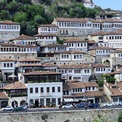 Berat Stadt der tausend Fenster
