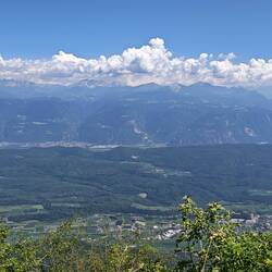 Die Dolomiten im Hintergrund