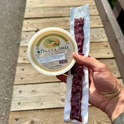 Zum Abendessen habe ich den teuersten Hummus meines Lebens gekauft ($ 7.90).