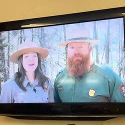 Da wir im Nationalpark übernachten, mussten wir uns ein Sicherheitsvideo ansehen.