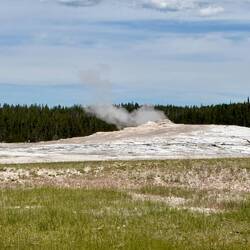 Bei unserer Ankunft war der Geysir noch ruhig.