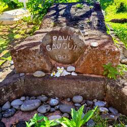 Kultuprogramm. Besuch des Grabes von Paul Gaugin.