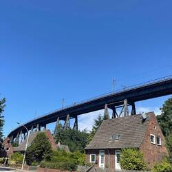 Eisenbahn-Hochbrücke