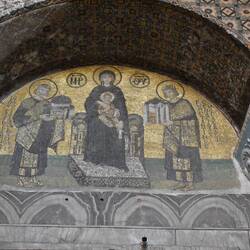 Herscher Justinian der Erbauer (Links) Die Jungfrau Maria und Jesus (Mitte) Konstantin I. (Rechts)