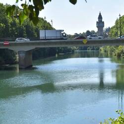 Along canal to Epernay