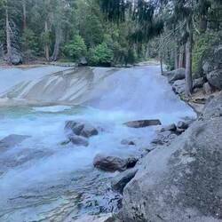 Emerald Pool, about 2.5km into the hike