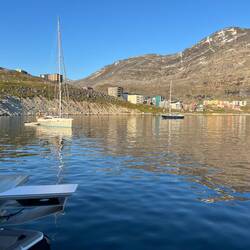 Vanuily and Nunatak are now anchored next to us.