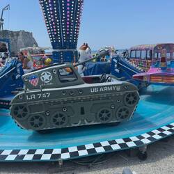 Ein Kinderkarussell. Zu meiner Kindheit waren Traktor und Ponny auf den Karussellen