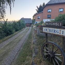 Agnes Haurys 300 Jahre altes Haus, ganz hinten