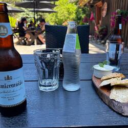 Leckeres Bier und Gruß aus der Küche