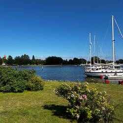 Marina Kuressaare mit Blick auf die Burg