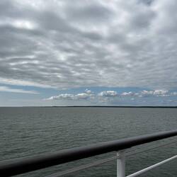 Unter den Wolken hindurch in herrlichen Sonnenschein