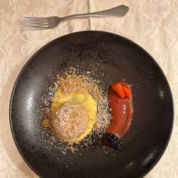 Nachspeise, Grießknödel mit Vanillesoße und Erdbeermuss