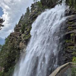 Das letzte größere Hindernis des Steigs: die Überquerung des Wasserfalls