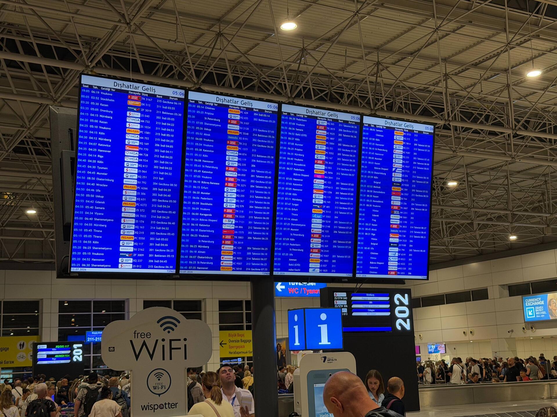 Hier stehen doch ein paar mehr Flüge drauf als in Hannover...38 Flüge zwischen 00.00 und 06.00 Uhr!