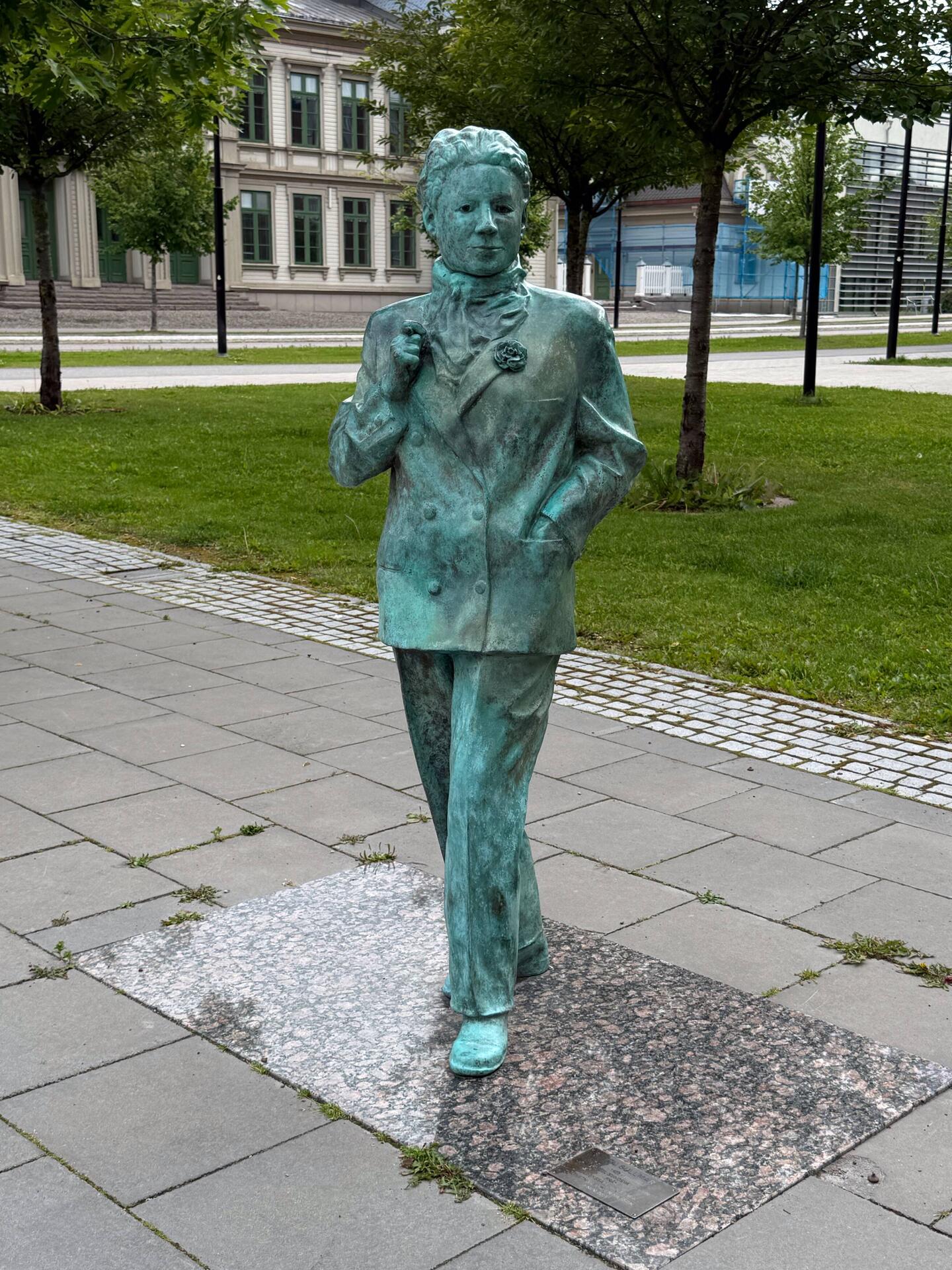 Sieht wichtig aus, haben aber nicht rausgefunden, wer das ist