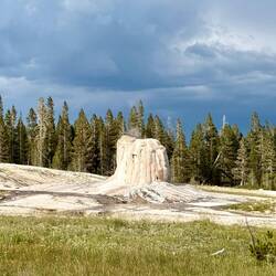 Der Lonestar Geysir befand sich nur etwa 0.5 Meilen von unserem Zeltplatz entfernt.