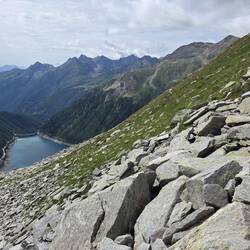 Über viele Platten gings zur Edelrauthütte