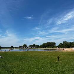 Stadtstrand: Wasser 20 Grad, Luft 25 Grad