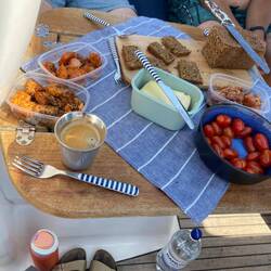 kleiner Snack mit Lachs-Nuggets