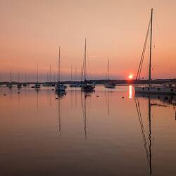 Sonnenaufgang in der Bucht Härmanö