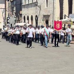 Drum corps, Italian style?? That poor saxophone player wasn't having it.