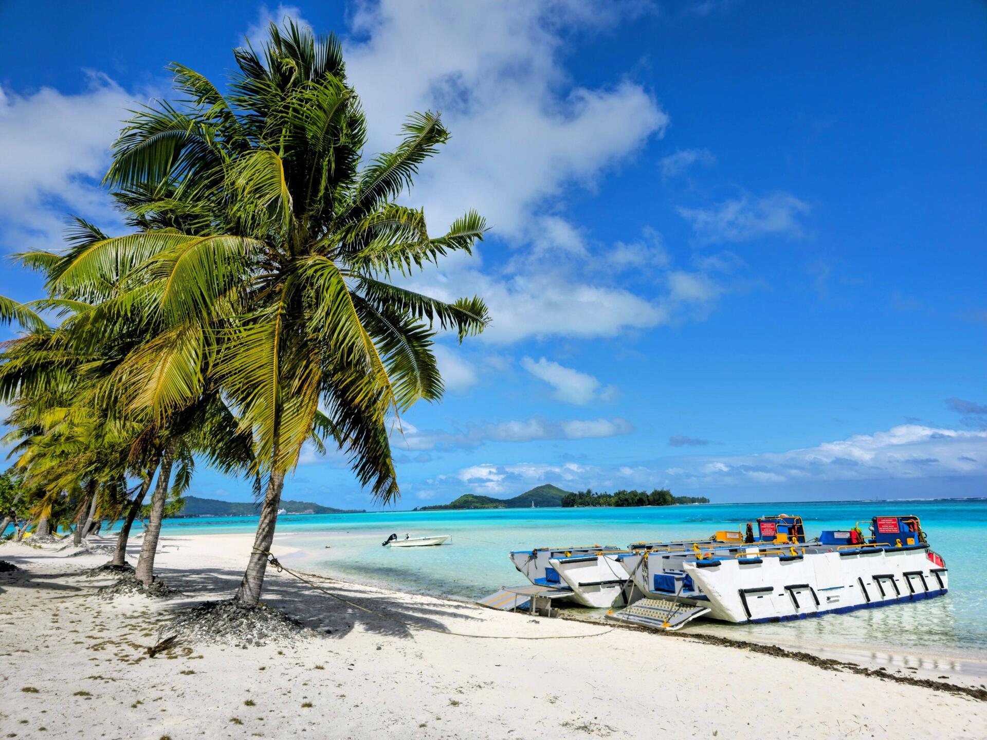 Mit den Landungsbooten auf Bora Bora.