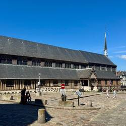 Es ist die größte Holzkirche in Frankreich