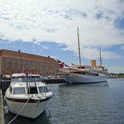 Schloss + Schiff