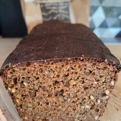 DAS schwarze Brot von Muhu