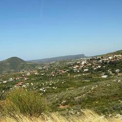 Blick auf den Ort mit der Moschee